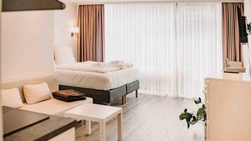 1 dormitorio, escritorio, wifi gratis y ropa de cama