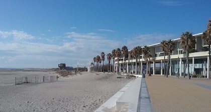 Contemporary villa with air-conditioned pool 50 m from the beach