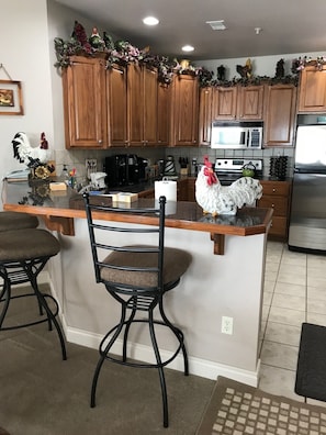 Fridge, microwave, oven, stovetop - Exceptional Tablerock Direct Lakefront. Stunning Views & Breathtaking Sunsets!! (Hollister)