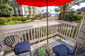 Property grounds - Newly renovated - Direct Ocean View - steps to Ocean (Oceanside)