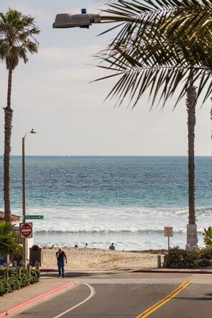 Beach nearby, sun-loungers, beach towels - Newly renovated - Direct Ocean View - steps to Ocean (Oceanside)