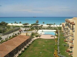 Exterior - Luxury, Eagle Beach Front 2BR, Penthouse Private Roof Terrace (Eagle Beach)
