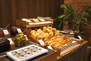 Desayuno bufé gratuito y diario