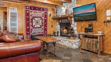 Smart TV, fireplace, Netflix, DVD player