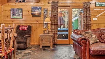 Smart TV, fireplace, Netflix, DVD player