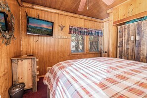 2 bedrooms, desk, free WiFi, bed sheets
