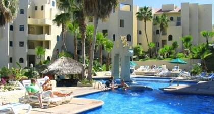 2BR / 2BA Condo Cabo, en la playa con vistas al mar ya la piscina