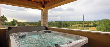 Bain à remous extérieur