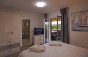 4 habitaciones, tabla de planchar con plancha y internet 