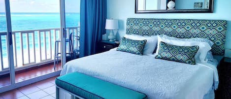 Tabla de planchar con plancha, wifi y ropa de cama