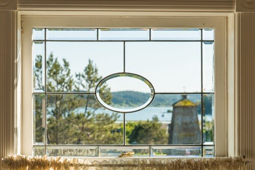 #1TripAdvisor-Waterviews-Fireplace-King Bed-Soaking Tub ⛴🌅🔥🛁