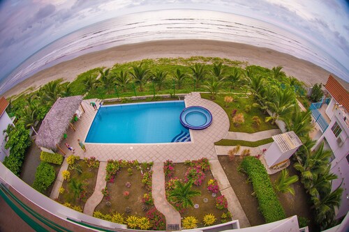 ETW am Strand; Infinity Pool; 2 Bdrm, 2 Badezimmer; Plus-Gorgeous Views