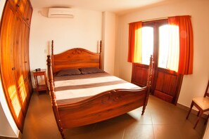 2 室のベッドルーム、WiFi (無料)、ベッドシーツ