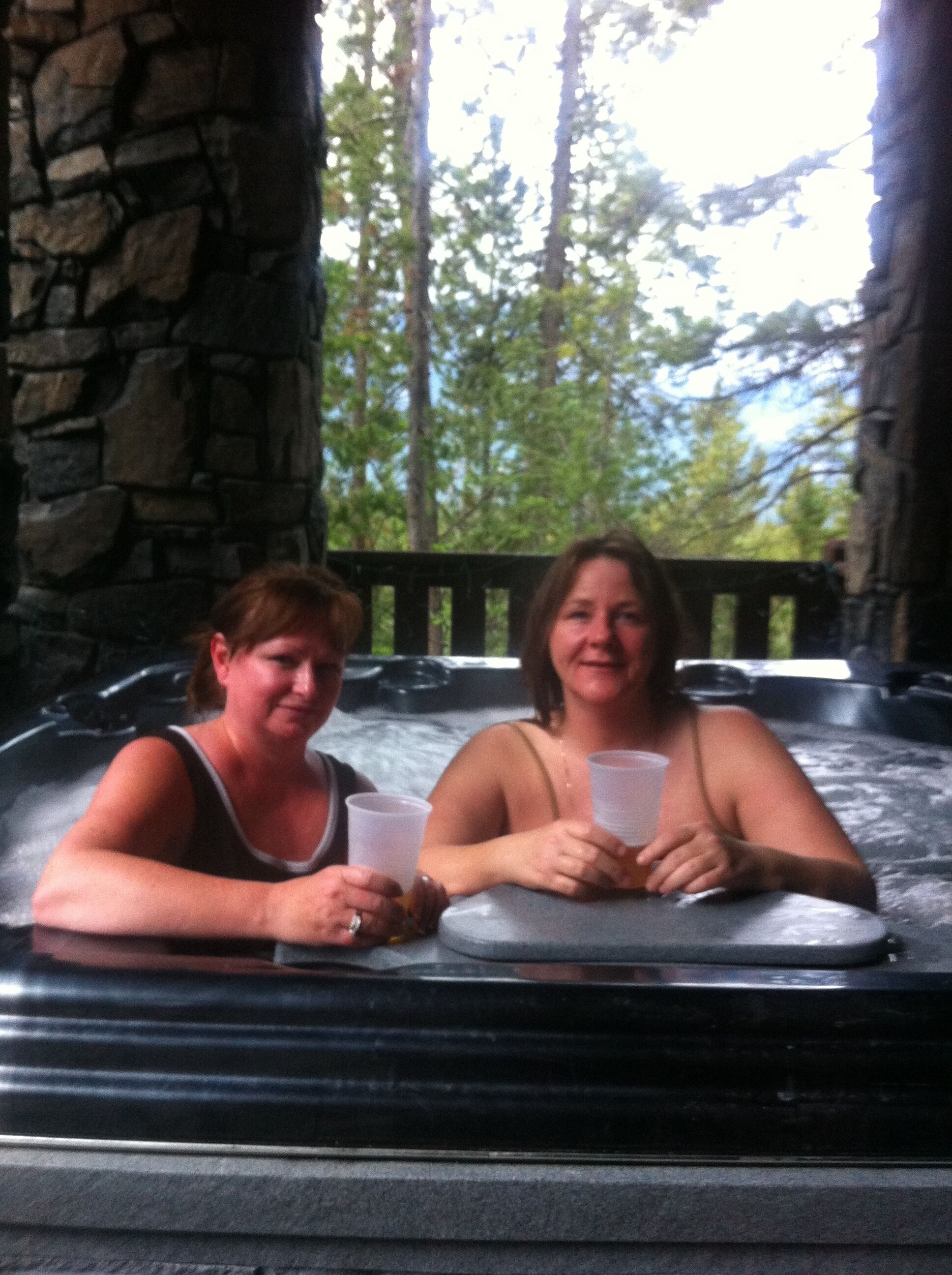 Outdoor spa tub