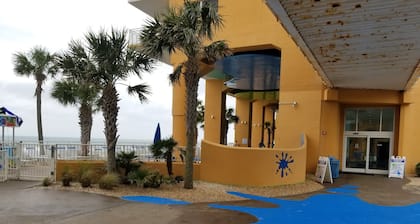 Splash 2nd Floor with NEW DISCOUNTS and amazing views - book now !