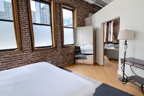 2 bedrooms, iron/ironing board, internet, bed sheets