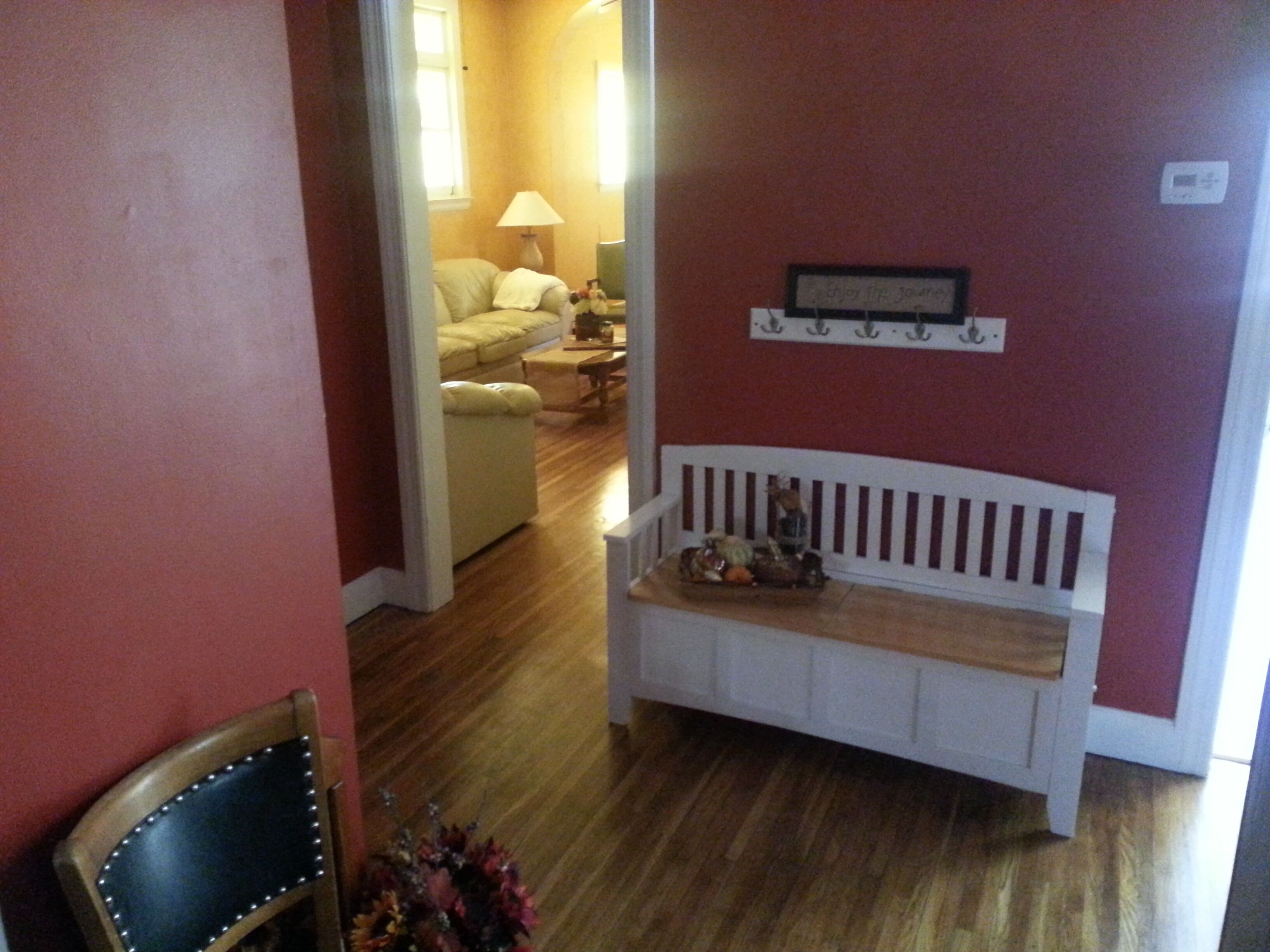 Fernseher, Kamin, DVD-Player, Bücher