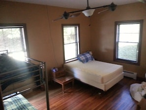 6 bedrooms, WiFi, bed sheets