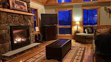 Smart-tv, eldstad, tv-spel och dvd-spelare