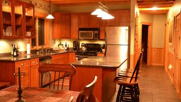 KylskÄp, mikrovÄgsugn, ugn och spishÀll