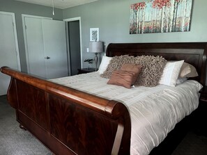 4 bedrooms, desk, iron/ironing board, free WiFi