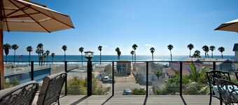 Upscale Steps-to-the-Beach Home.  Awesome Front Ocean Views.  Stunning Home!