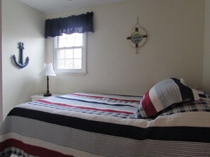5 bedrooms, iron/ironing board, WiFi, bed sheets