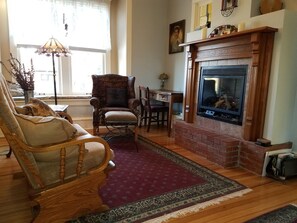 Smart TV, fireplace, music library, stereo - Visit History - Close Access to Everything Cool in Boulder - Bus, Bike or Walk (Boulder)