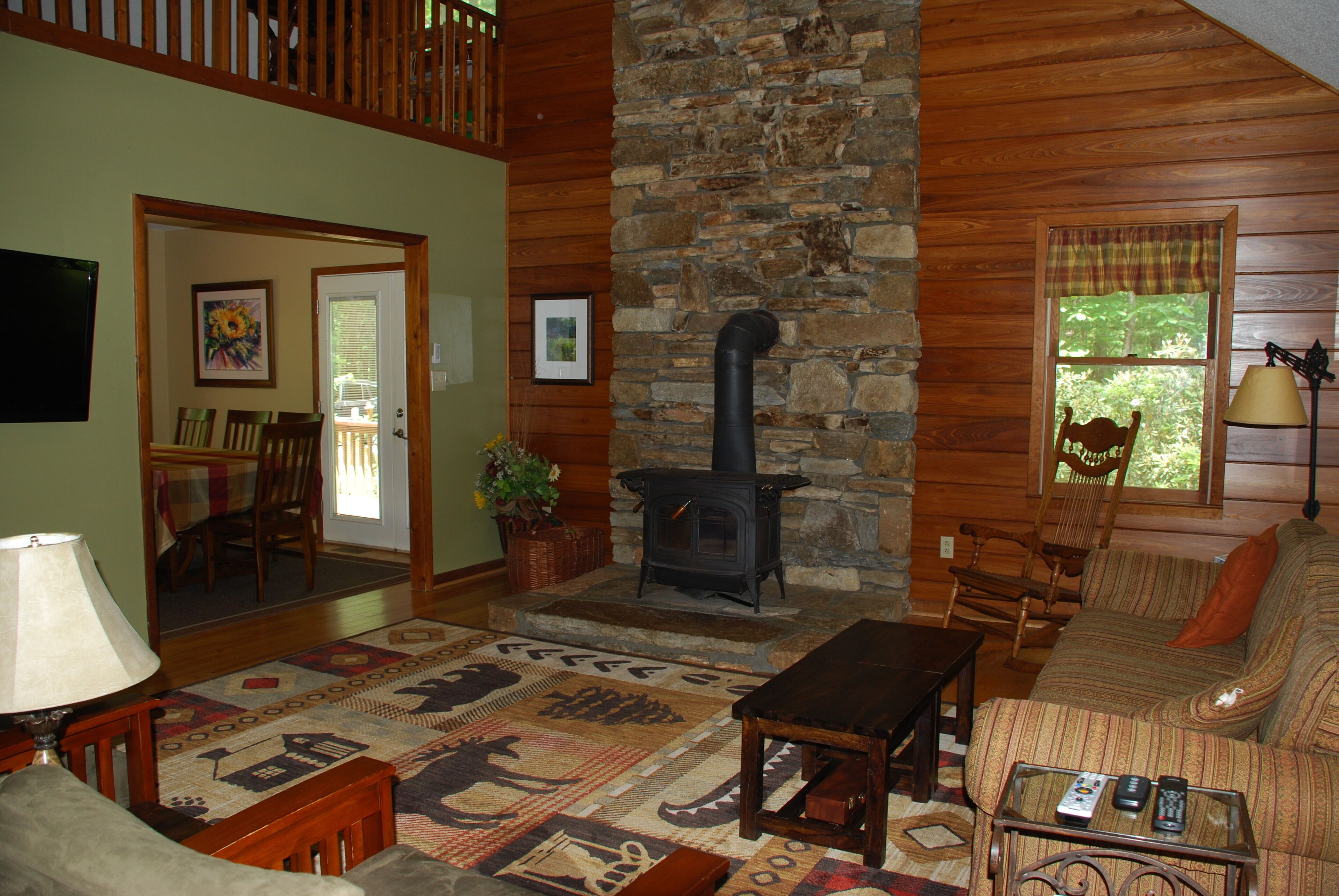 TV connectée, lecteur de DVD, livres, vidéothèque