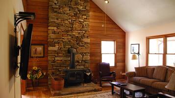 Een smart-tv, een dvd-speler, boeken en een filmbibliotheek