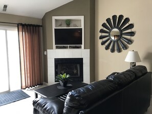 Smart-TV, Kamin, DVD-Player