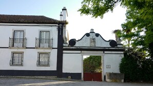 Property entrance - Arrábida Heritage (Setubal)