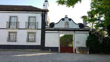 Pintu masuk hartanah