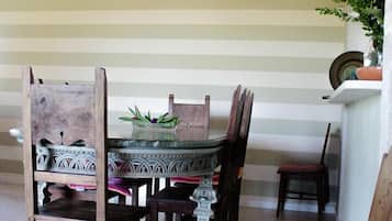 Colazione a base di specialità locali inclusa, servita tutte le mattine