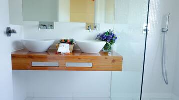 Double or Twin Room, Garden View | Sinki Bilik Mandi