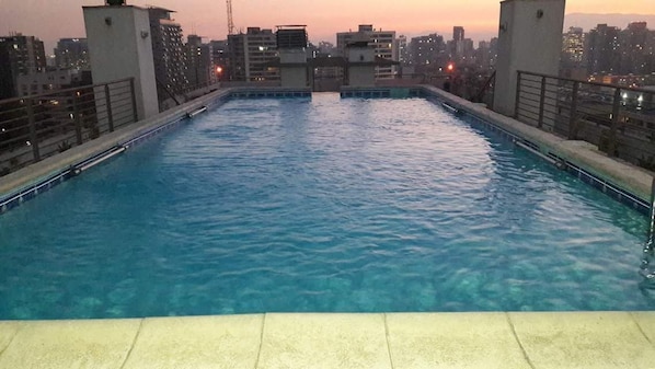 2 outdoor pools