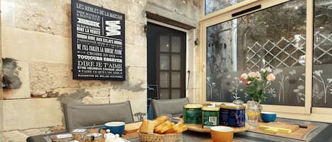 Daily buffet breakfast (EUR 12 per person)