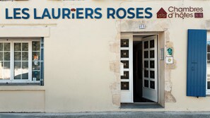 Front of property - Chambre d'hôtes Les Lauriers Roses (Marennes-Hiers-Brouage)