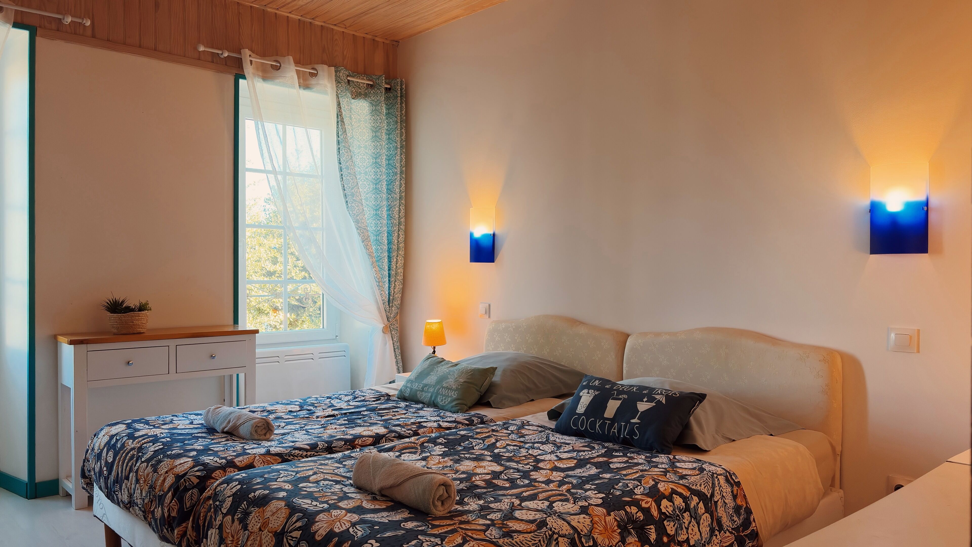 Familiekamer (Océane) | Verduisterende gordijnen, een strijkplank/strijkijzer, gratis wifi