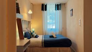 ห้องเบสิกดับเบิล (Bateau) | ผ้าม่านกันแสง, เตารีด/โต๊ะรีดผ้า, Wi-Fi ฟรี, ผ้าปูที่นอน