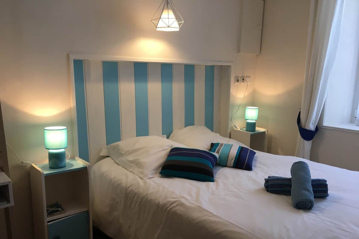 Kamar Double Basic (Bateau) | Didekorasi berbeda-beda dan dilengkapi dengan perabotan berbeda-beda