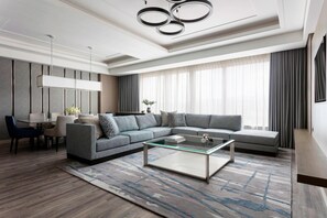 Executive-Suite, 1 King-Bett, Blick auf den Golfplatz | Wohnbereich | LED-Fernseher