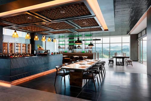6 restaurants servant le petit déjeuner, le déjeuner et le dßner