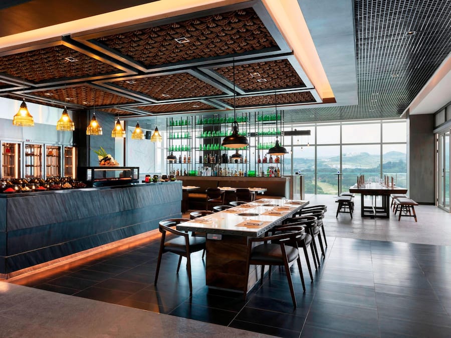 6 restaurants, serveren ontbijt, lunch, diner, internationale gerechten