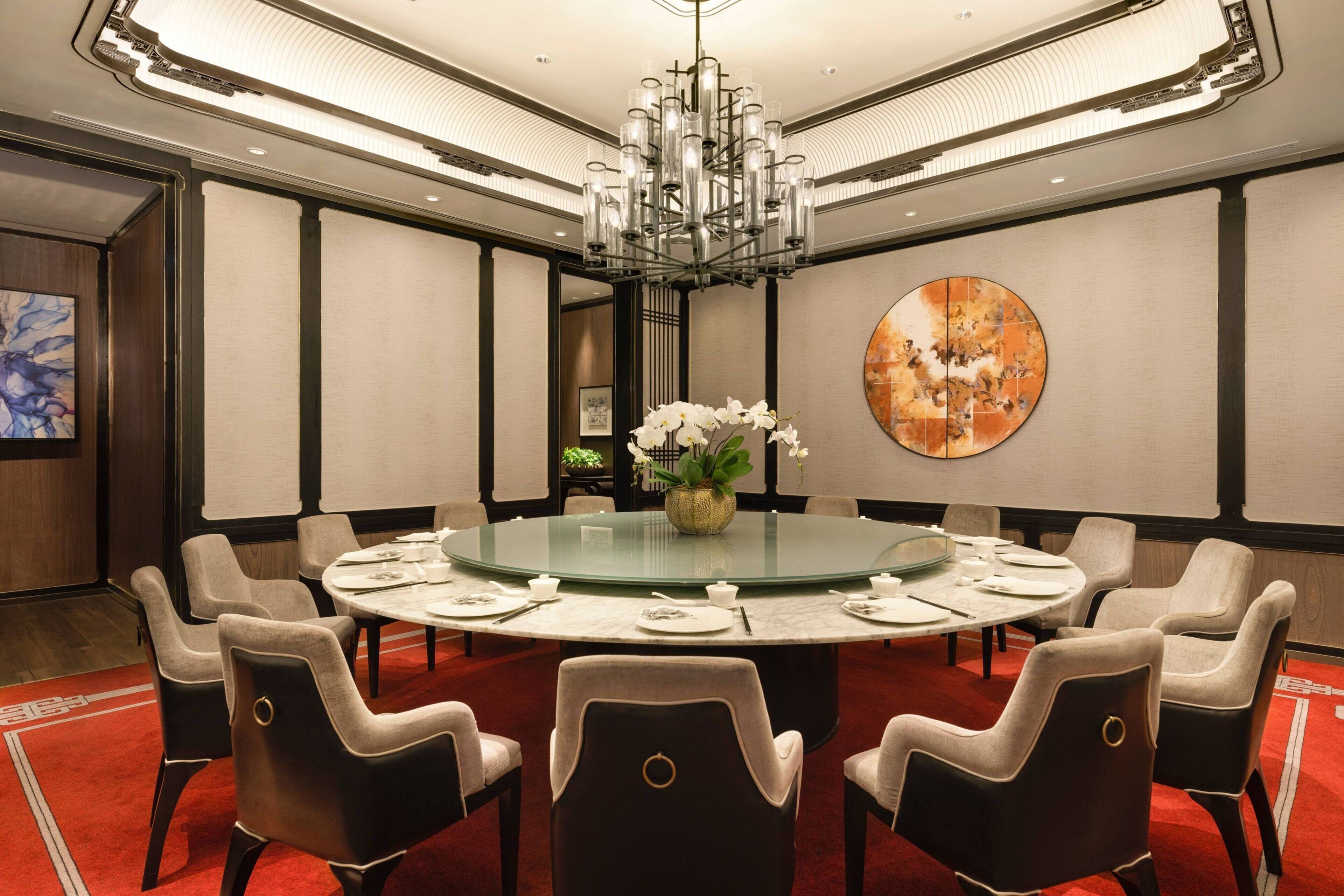 6 restaurants, breakfast, lunch, dinner served; international cuisine