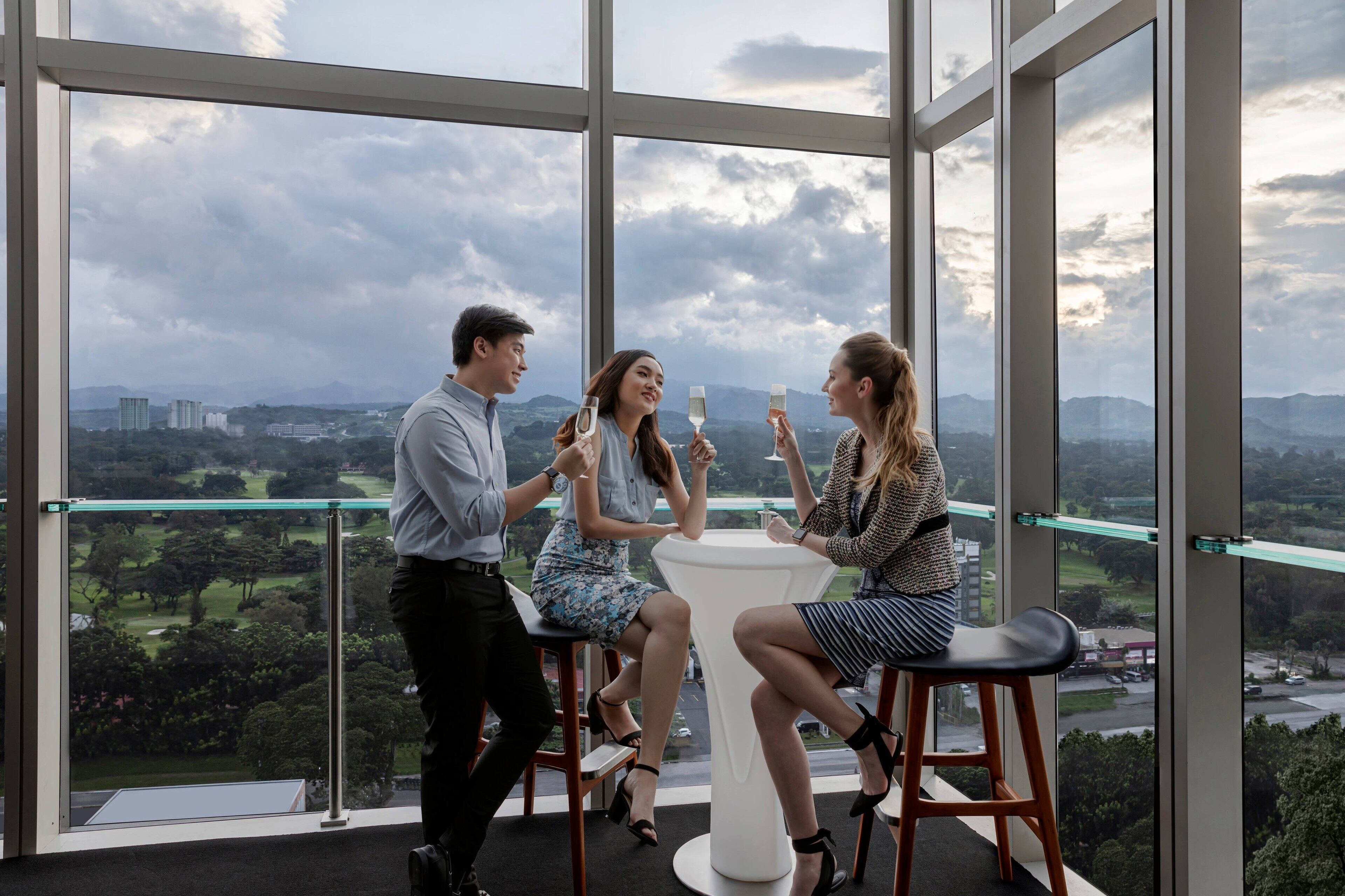 6 restaurants, breakfast, lunch, dinner served; international cuisine