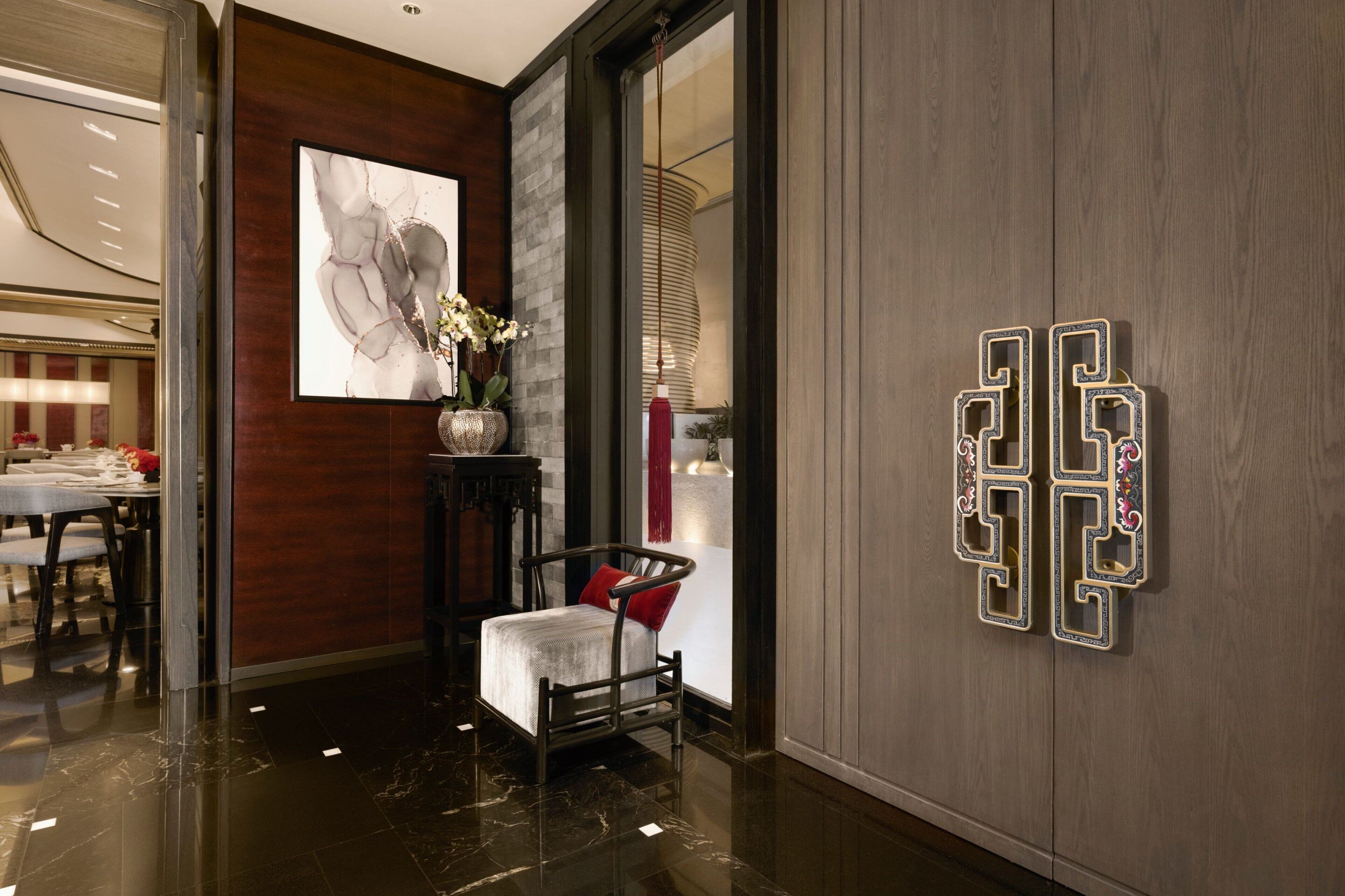 6 restaurants, breakfast, lunch, dinner served; international cuisine