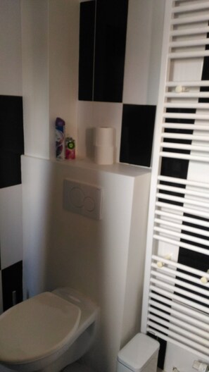 Shower, towels