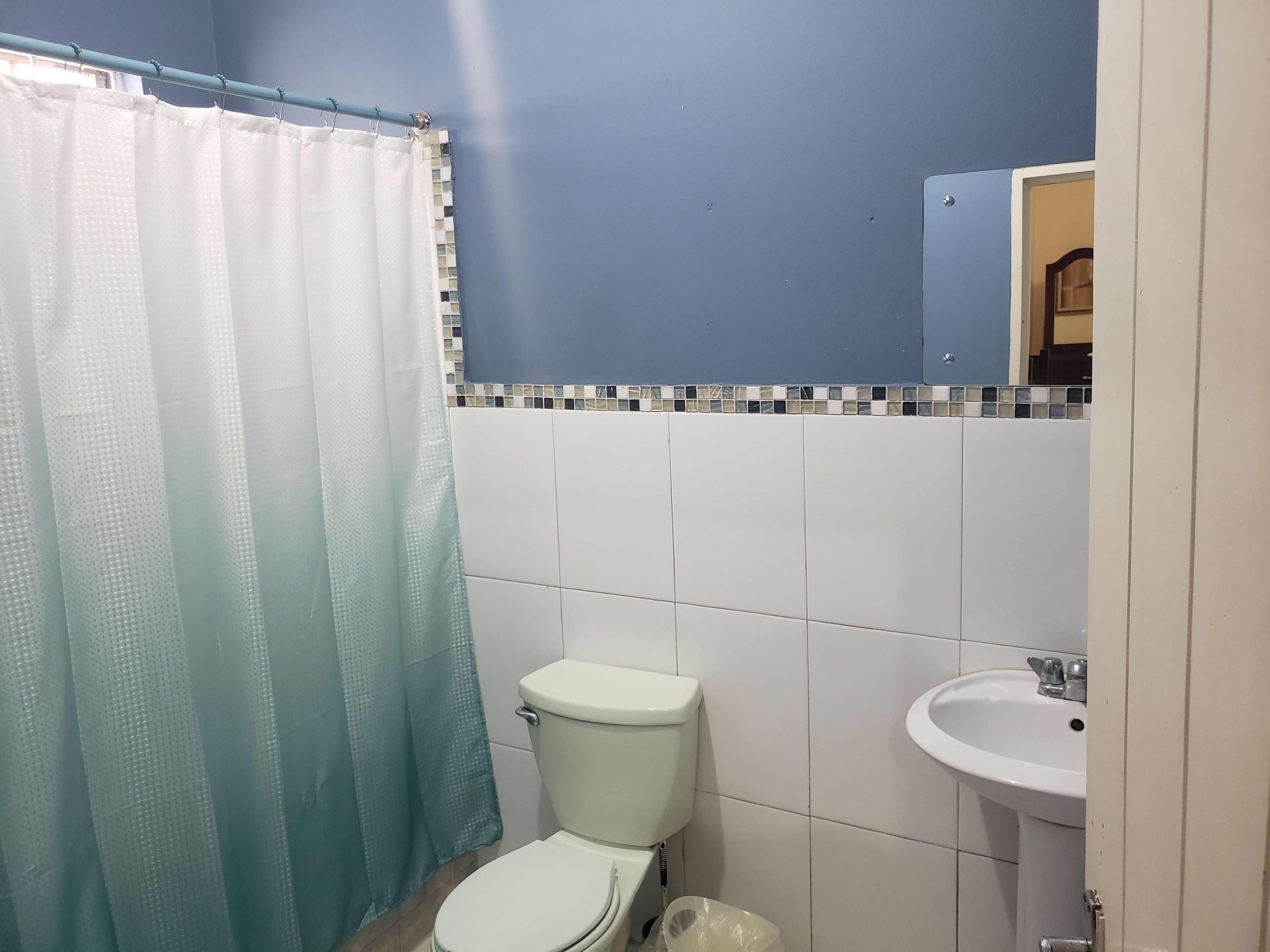 Apartamento luxo, 1 cama Queen, para não fumantes | Banheiro | Produtos de toalete grátis, toalhas de banho