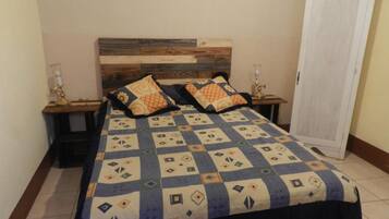 Desk, free WiFi, bed sheets